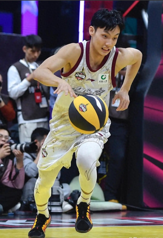 包含赛前全明星赛传出新动向,广东宏远造点机会,管理层表态——赛场秩序良好,资深球员宣示担当的词条 包含赛前全明星赛传出新动向,广东宏远造点机会,管理层表态——赛场秩序良好,资深球员宣示担当的词条