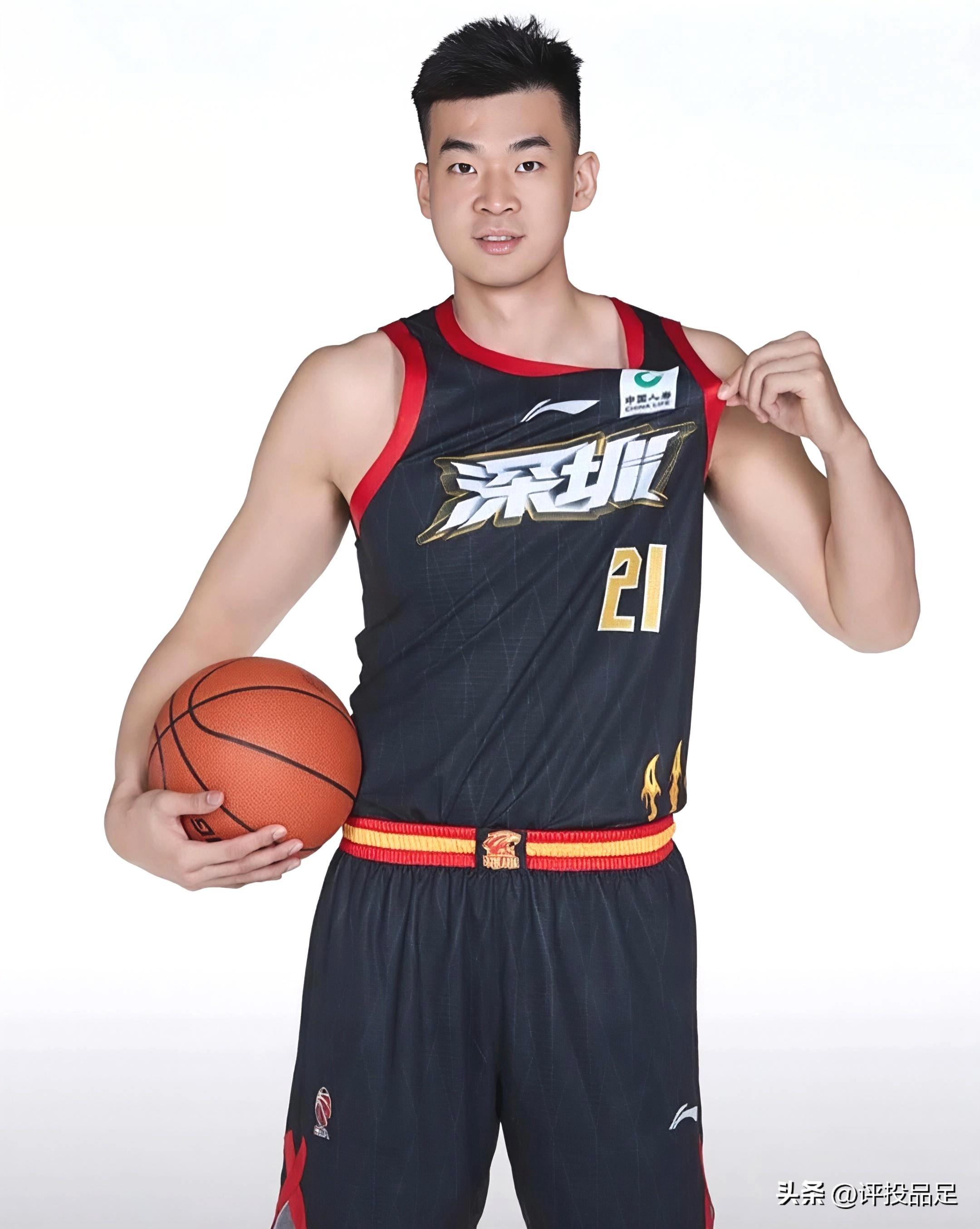 国际比赛日广东宏远调整名单以备CBA季后赛;更衣室发声环节打磨;话题不断;阵容厚度经受考验的简单介绍