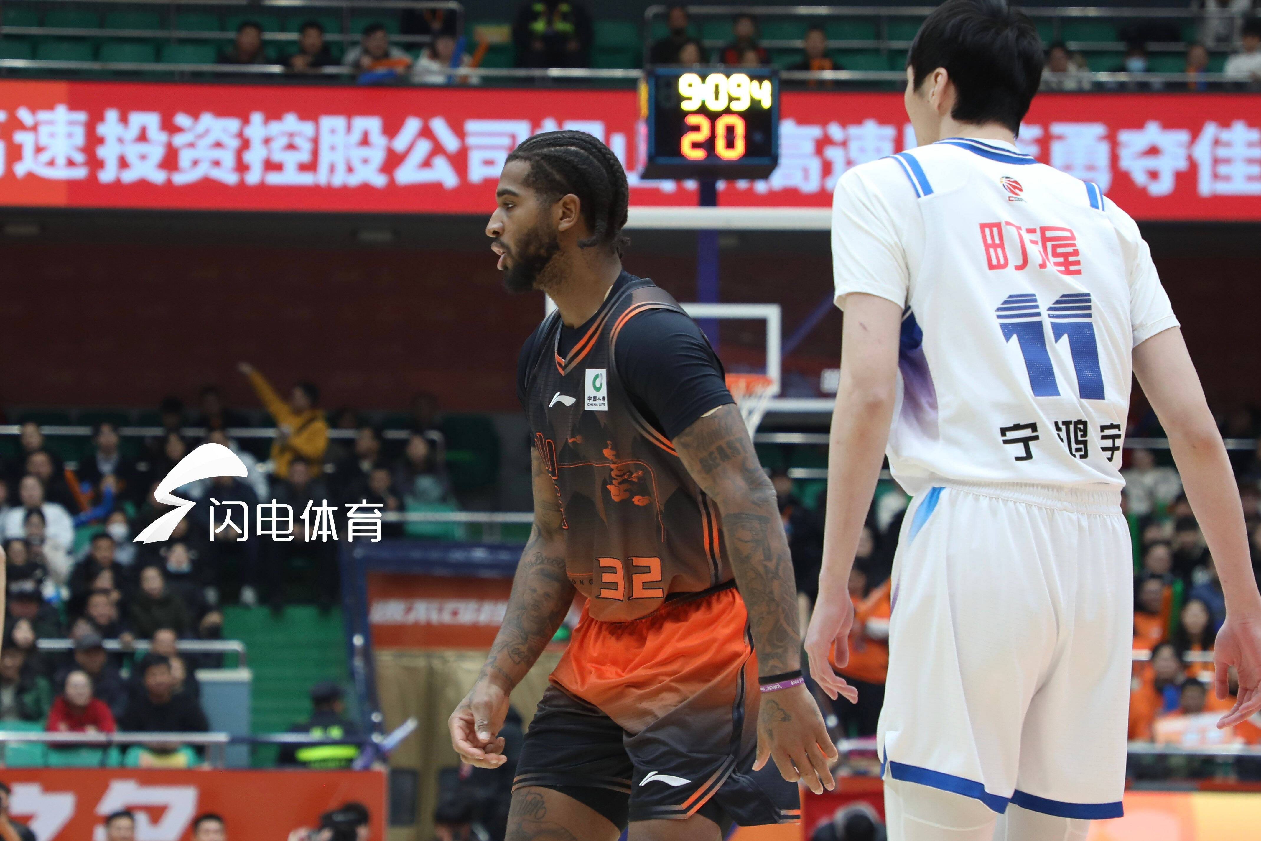 泰山球迷在现场做出不当行为